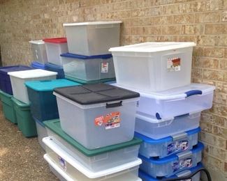 Many lidded plastic containers