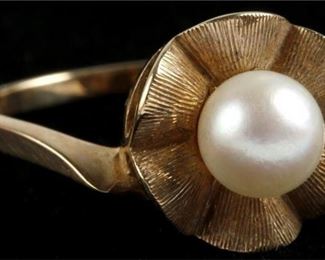 47. 14K Yellow Gold Ring with Cultured Pearl