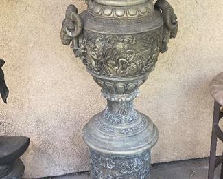 Bronze vase 