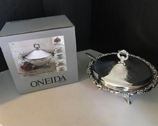 Brand New Silver Plated Oneida Five-in-One Server 2 Quart