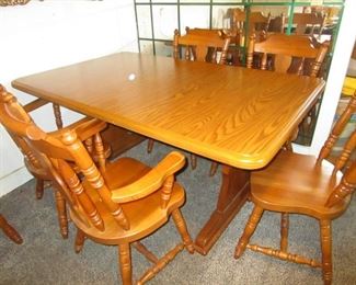 DINING ROOM TABLE WITH LEAF AND 4 CAPTAIN'S CHAIRS AND 2 WITHOUT ARMS