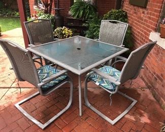 5 pc patio set with cushions