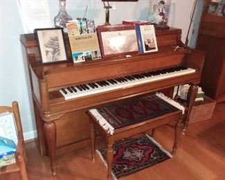 Story & Clark Spinet Piano - Great Tone!!! 
