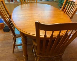 Dining Room Table with Leaf and 4 Chairs. Very Nice