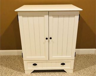 Lot 055
Beadboard Media Storage Cabinet
