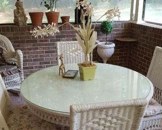 Wicker round table & four chairs