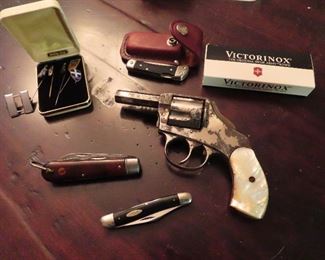 38 Pistol - Few Knifes