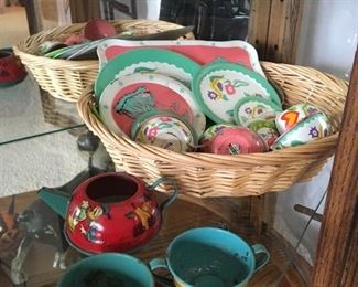 Vintage tin dishes