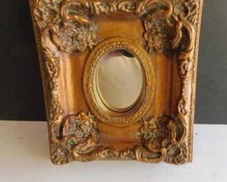 Intricate Wall Décor