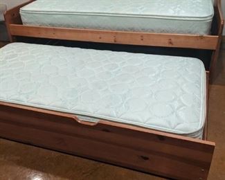 Twin trundle bed with mattresses