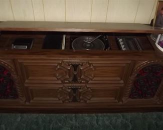 stereo, with turntable & 8 track tape, plays!
