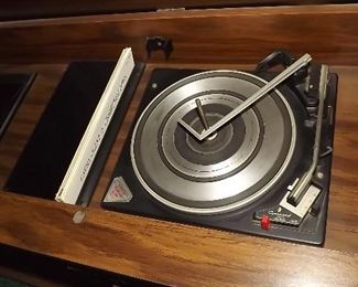 turntable stereo in console setero