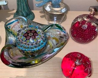 COLLECTION OF PAPERWEIGHTS 