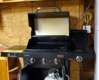 Char-Broil SmartChef  3 Burner Gas Grill with Cover - Like New