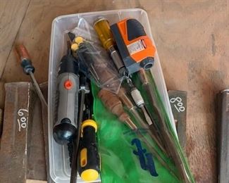 Bucket tubs of Hand tools