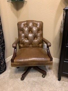 Leather Office Chair 4 swivel legs