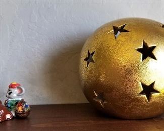 Gold ball star nightlight.