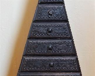 Pyramid wooden drawers