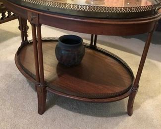 MID CENTURY COFFEE TABLE W/GLASS TRAY