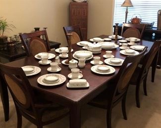 STEVE SILVER COMPANY DINING TABLE W/2 LEAVES AND 6 CHAIRS (2 CAPTAINS, 4 REGULAR), STERLING "FLORENTINE" CHINA 73 PIECE SET
