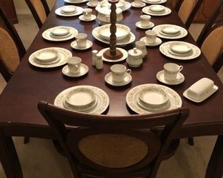 STEVE SILVER COMPANY DINING TABLE W/2 LEAVES AND 6 CHAIRS (2 CAPTAINS, 4 REGULAR), STERLING  "FLORENTINE" CHINA 73 PIECE SET