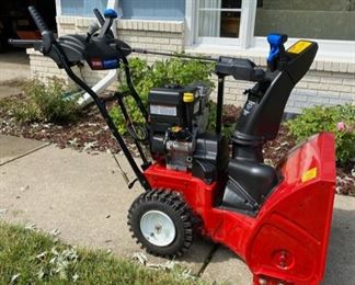 Never Used 2016 Toro Power Max 724 OE snowblower.  Gas has never been put in the tank!