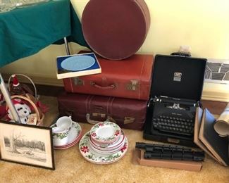 Old Luggage, Typewriter