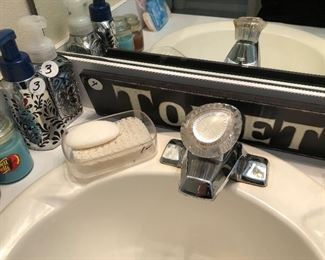 Bathroom accessories 