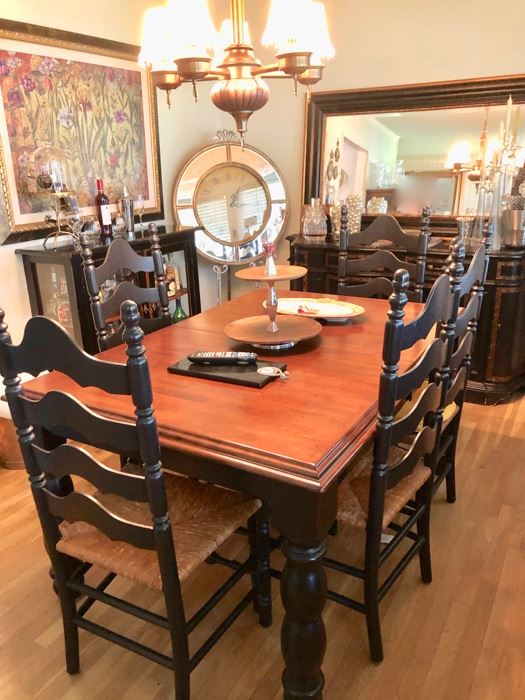 Lovely Country Dining table & rush seat chairs