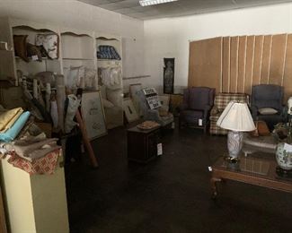 Throw pillows, lamps, miscellaneous accessories