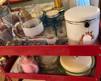 Vintage kitchen items 