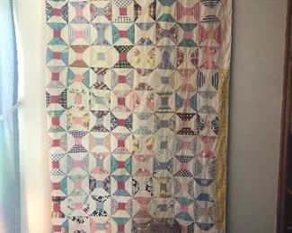 Old Spool / Bow tie Quilt