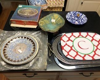 Trays and serving dishes