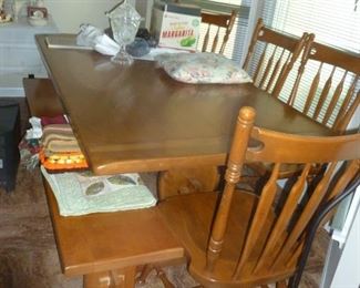 Ethan Allen Table w/Chairs, leaves & Bench 