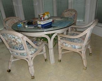 Rattan table w/chairs