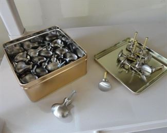 16 heavy silver drawer pulls/8 silver drawer knobs