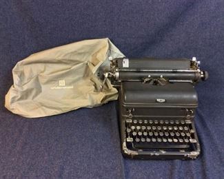 AS323 Royal Typewriter
