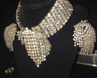 Amazing Vintage Statement Necklace & Earrings.