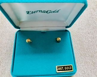 $60 14k gold stud earrings New in Box