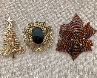 $40 Detail 3 vintage pins