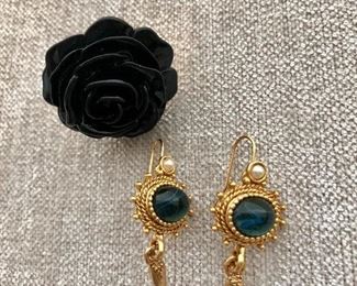 $35 Lot Black Rose ring and pair of earrings
