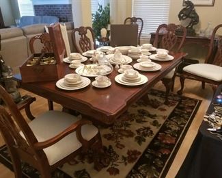 cherry dining table has 2 leaves, arm and side chairs