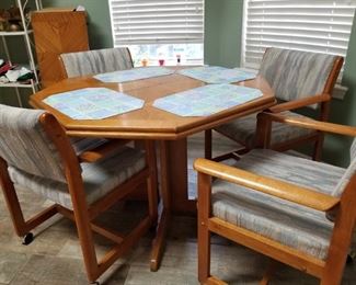 set includes leaf and 6 chairs with castors