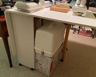 Case and original box for Singer Superb 2010.