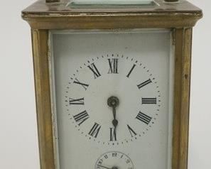 1001 BRASS CARRIAGE CLOCK WITH BEVELLED GLASS PANELS AND KEY.. 4 1/2 IN HIGH