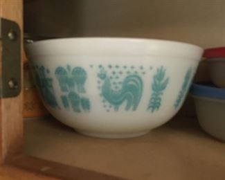 . . . Pyrex is hot right now -- a nice farm blue motif