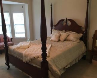 Thomasville queen poster bed $450