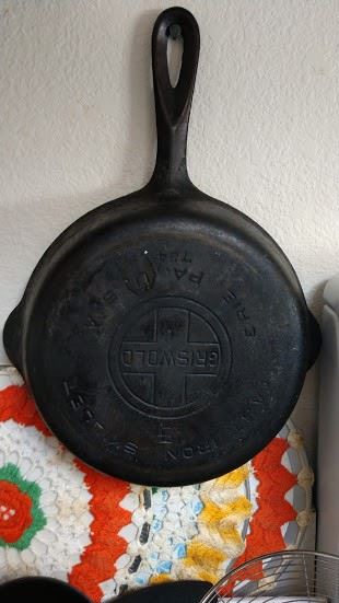 Kitchen:  Griswold #5 724 Cast Iron Pan