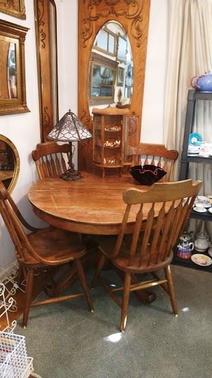 Dining Room:  Fabulous Bradley & Hubbard Table lamp, Great Round Oak Table w/4 Chairs, Small Oak Curved Glass Hutch