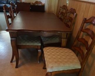 dining table with pad, leaves and chairs